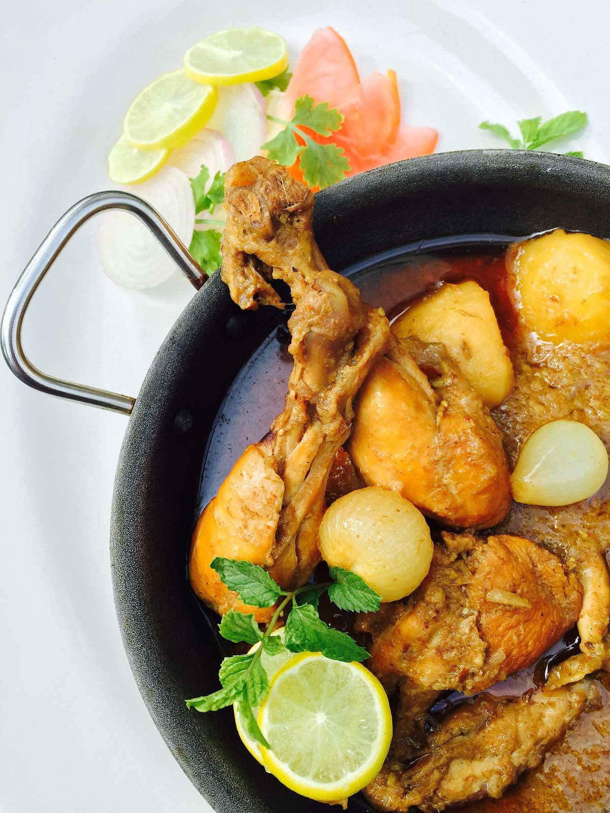 Bol keto au poulet et légumes croquants