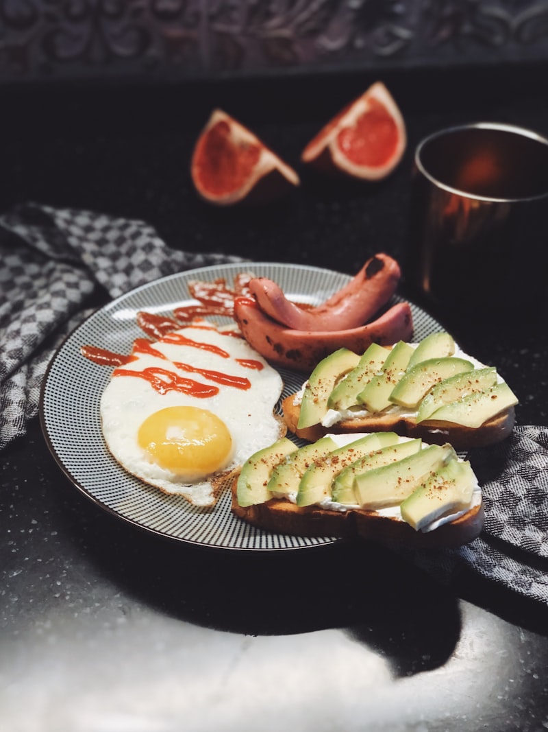 Omelette keto avocat
